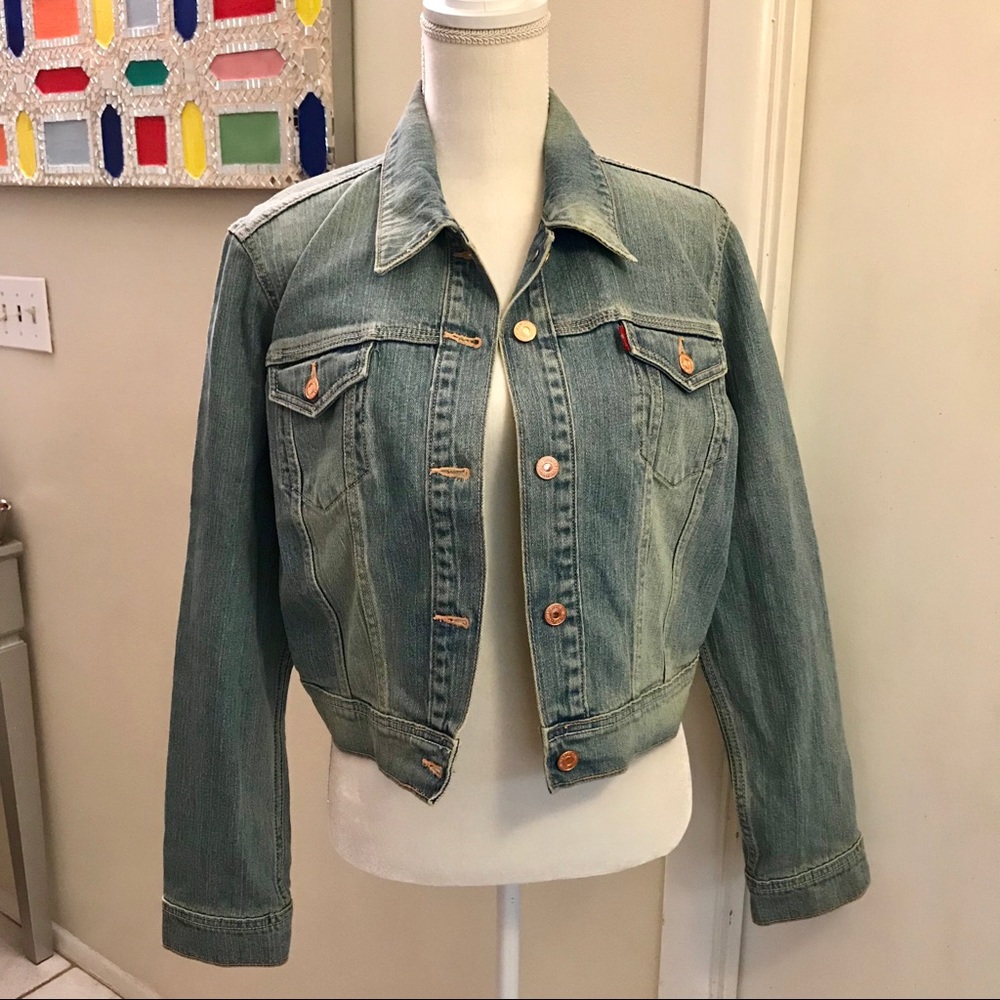 ✨EUC Levi’s Jean Jacket